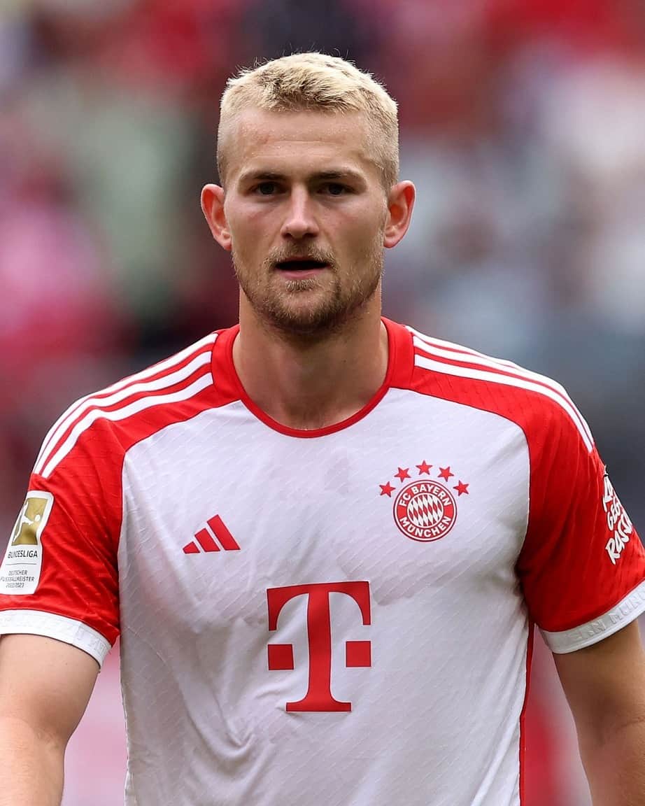 のインスタグラム：「ℹ️ All-clear for Matthijs de Ligt  The 24-year-old centre-back has a knock to the left knee and must only sit out for a few days.  #FCBayern」