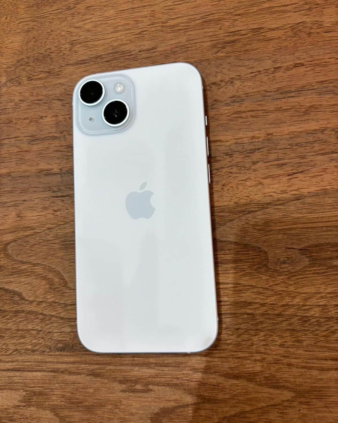 児嶋一哉さんのインスタグラム写真 - (児嶋一哉Instagram)「#iPhone15 #ブルー #12からの15 #予約しに行ったら在庫あった #テンション上がる」9月24日 21時18分 - kojikojikoji47