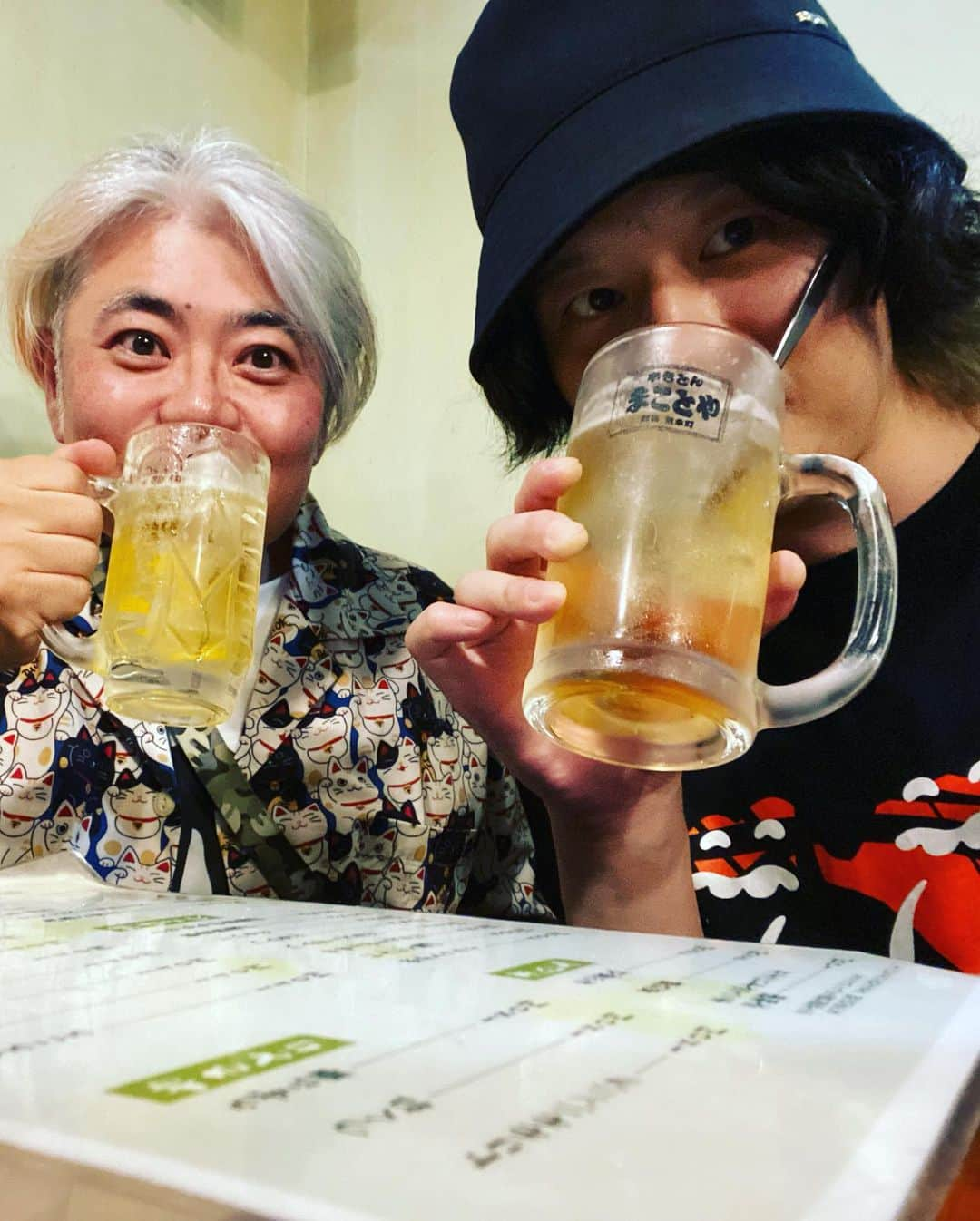 磯部寛之さんのインスタグラム写真 - (磯部寛之Instagram)「Thank you all who tuned in on GORILLA RADIO! tonight. Hiro 今日も GORILLA RADIO!聞いてくれた皆さんありがとうございました。沢山のメッセージ、参考になりました。そして今回のコーナーゲスト八津さんとはコーナー収録後に飲みに行きました。また来月！しかしやっと夜涼しくなったなー。ひろ #alexandros #gorillaradio」9月24日 21時20分 - hiro_isobe_alexandros