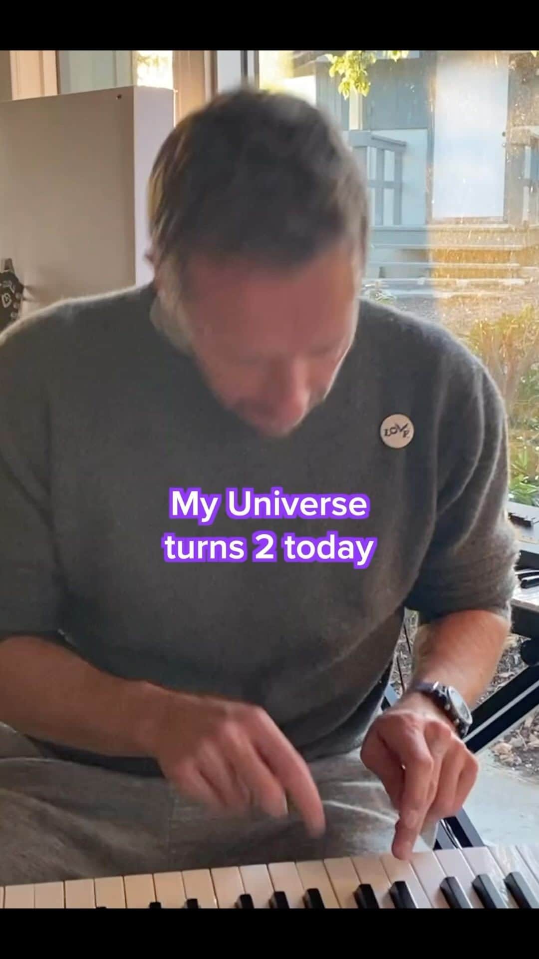 Coldplayのインスタグラム：「My Universe turns 2 today. Here’s Chris back in early 2021. Love to our 7 brothers 💜   #MyUniverse #Coldplay #BTS」