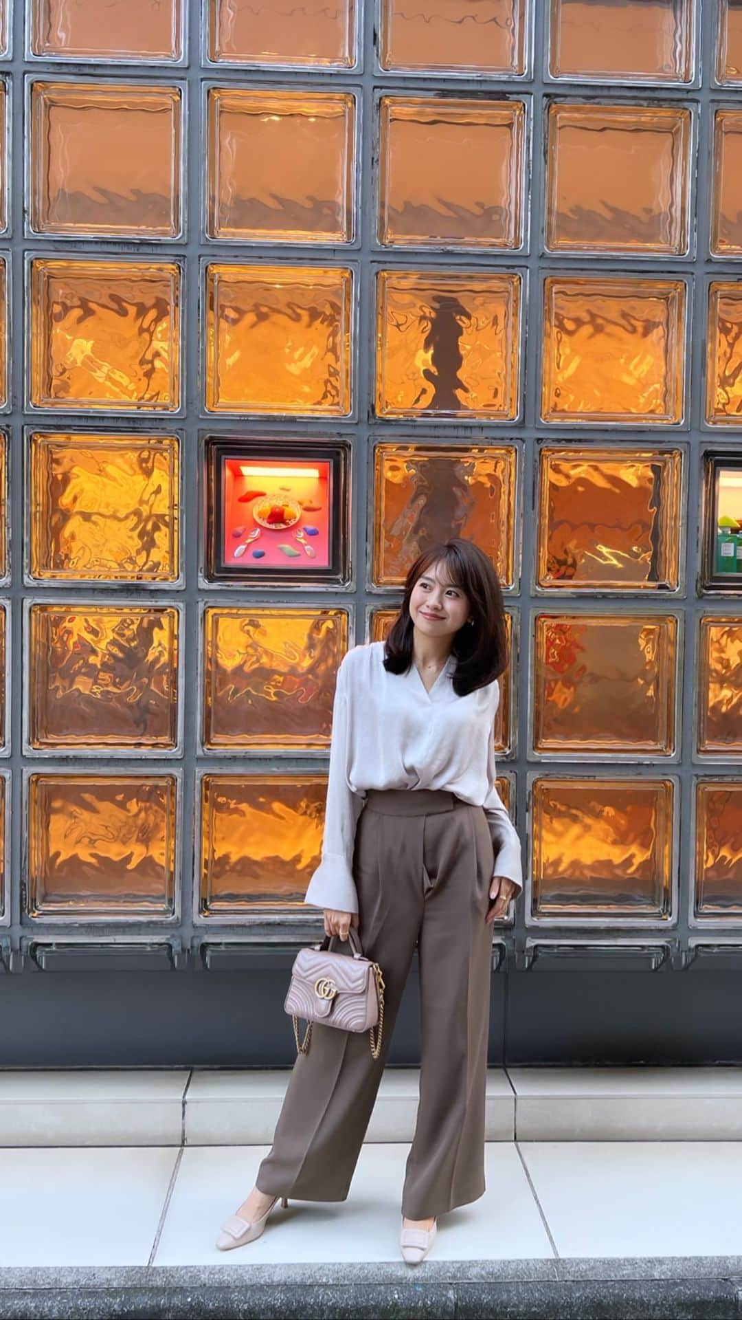 のインスタグラム：「銀座をぷらぷらと🐏❤️ なんだか今週はあっという間に過ぎてしまった… 夜とかはだいぶ冷え込んできましたね🍂 秋のお洋服を楽しめるのは一瞬なので 楽しみたいなぁ🥰🥰  風邪が流行っていたり、気温差もでてきて季節の変わり目でもあるので体調だけは気をつけつつ 皆様今週も張り切っていきましょぉ〜☺️☺️  tops @anuans.official  pants @lieulien_lul  shoes @dianashoespress   #fashion #code#anuans #lieulien_lul#lieulien#pr  #大人カジュアル #大人コーデ #157cmコーデ #オフィスカジュアル」