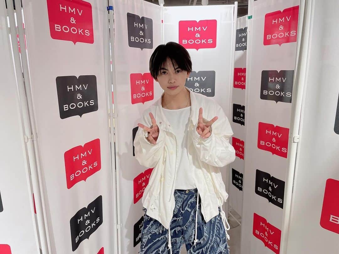 草川直弥のインスタグラム：「☻ 今日は写真集イベントありがとう！！！  次は大阪楽しみにしててね😊  みんなのお気に入りのところはどこー？ #ONENONLY#ワンエン#NAOYA」