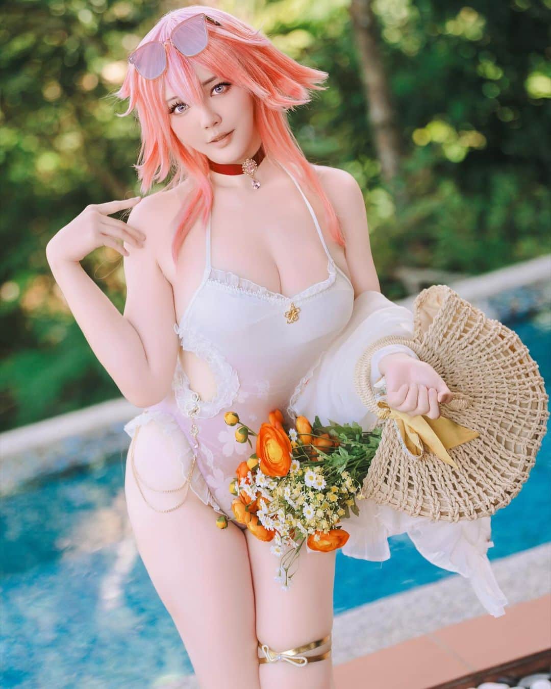 YingTzeのインスタグラム：「Round 2 ! Yae Miko or Yelan ? 💦  Yae Miko and Yelan Swimsuit is Set B for this month’s Patr3on Set . 52 photos in total ✨  📸 @prestonles.ig」