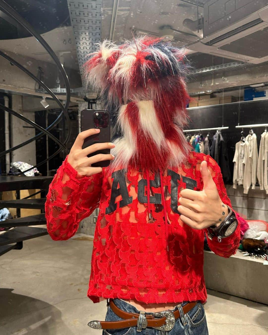 久保田有人さんのインスタグラム写真 - (久保田有人Instagram)「Off shot from yesterday's shoot ⭐︎  Do I look good in red? :)」9月24日 21時29分 - imyutg