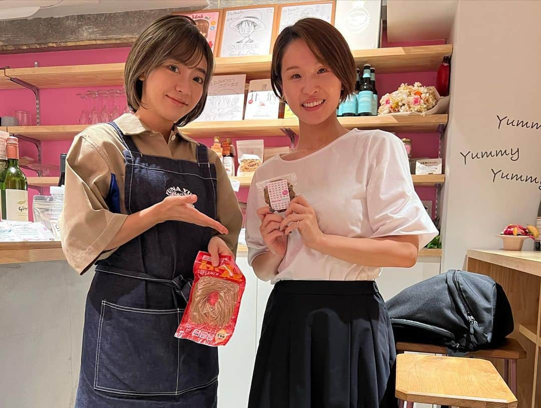 ゆなゆあさんのインスタグラム写真 - (ゆなゆあInstagram)「・ 【 第7回美味しいオフ会大盛況で無事終了！】  @otonakasara @yuna_yua  毎月第4土曜日恒例のコラボ開催！ @mybanhmi_by_glutenfree_tokyo  ／ グルテンフリー＆スーパーフード おいしいオフ会 by季節の変わり目体調不良予防メニュー ＼  無添加・グルテンフリー＆スーパーフードたっぷり！  新鮮な自然栽培野菜を使用した身体と心が喜ぶ ”おいしいオフ会”が昨日、大盛況で終えました！  今回は普段行うWSではなく、 皆さんがわいわいのんびり楽しめる健康な会。  という事で体調不良予防メニューを2人で作り、 交流しながら食べ飲みして頂くオフ会でした🍠🍁  御新規の方との素敵なご縁が最高に嬉しかったり… ”おなじみ”の方々とは回数を重ねる毎に絆が深まったり…  いつも本当に素敵で愉快な方しか集まらないのが このイベントの最大の魅力なんです♥️  今回でイベント自体は7回目、 オフ会は2回目の開催でしたが、  素敵な皆様のお陰で昨日は私達主催者も (主催を忘れて)すっかり楽しんでおりました🤣感謝✨️  「はじめまして」から「いつもありがとう」 と言い合える素敵な方達の輪が広がる事への 喜びと感謝でいっぱいです！  今回ご参加頂いた皆様、改めまして ありがとうございました🍁🍂𓂃 𓈒𓏸  兎にも角にも、、  このイベントの目的は 色々な角度から「健康の輪を広げること」  楽しみながら学び、触れて、そして美味しく 心身共に健康な自分へ...というのがWSの趣旨。  そして今回のオフ会は 「”健康”への入口は1つじゃなくたっていい」  そんな事を肌感覚で感じて頂けるような あたたかい会になればと。  健康意識が高い方同士が集まる事は 必然であり、比較的簡単なことですが、  三者三様...意識の違いや、 異なるエネルギーを持つ多様な人々との集いは  よりナチュラルに、自身の健康を見つめ直し、 新たな気づきといい刺激を受ける時間となる事が多い。  今でこそ日々、無添加やグルテンフリーを 心がけた生活を当たり前にしている私ですが、、  過去には、アレルギー悪化による酷い肌荒れ、 頭痛、激しい貧血等の体調不良に悩まされ、  心も身体もぼろぼろ。不健康な時代だってありました。  健康も不健康も両方経験している私だからこそ 伝えられること、共感出来ることがあるのでは。。と。。  「健康的な食事には興味あるけど...」  「何を選べばいいか分からない」  「スーパーフードに興味はあるけど敷居が高そう」などなど  色々な考えがあると思いますが、 我慢だけが健康になる為の道ではなく  健康への入口って意外と幅広いんです！  そんな事をこのイベントを通して 体感して頂けたらな〜と思っております！  ／ 次回は10月28(土)10:00〜12:00 ワークショップ＆ブランチ会の開催！ 「特別企画！ハロウィンメニュー🎃🦇🕸」 ＼  ご参加ご希望の方はDMお待ちしております☺️ (WSとオフ会は交互に行う予定です)   ﹋ ﹋ ﹋ ﹋ ﹋ ﹋ ﹋ ﹋ ﹋ ﹋ ﹋ ﹋ ﹋ ﹋ ﹋ 【 グルテンフリー＆スーパーフードイベント】  ＊ 次回のイベント日程 : 2023年10月28(土) ＊ 時間 :  10:00〜 12:30 ＊ 場所 : 東京都渋谷区神宮前1-20-4   マイバインミーbyグルテンフリートーキョー ＊ 参加費用 : ￥8,000 (食事料金込みのお一人様価格) (ブランチ内容)デリ・サンドイッチ・飲み物で￥1,500  《次回のワークショップ内容》  「次回は特別企画！ハロウィンメニュー🎃🦇🕸」 ※詳細はまた後日  《 イベントへの参加・申し込み方法 》  私か紗良さんのどちらかのDMに (イベント参加希望)と一言ご連絡下さい。  @otonakasara @yuna_yua  《規約》 お客様のご都合によってキャンセル された場合、返金対応はいたしかねます。  あらかじめご了承ください。 (前日、当日のキャンセルは返金不可)  ﹏﹏﹏﹏﹏﹏﹏﹏﹏﹏﹏﹏﹏﹏﹏﹏﹏﹏﹏  … … … #イベント #交流会 #交流会イベント #ワークショップ #グルテンフリースイーツ #グルテンフリーお菓子教室 #スーパーフードを楽しむ会 #スーパーフード  #無添加スイーツ #無添加生活 #健康仲間募集中 #米粉パン教室 #オフ会」9月24日 21時30分 - yuna_yua