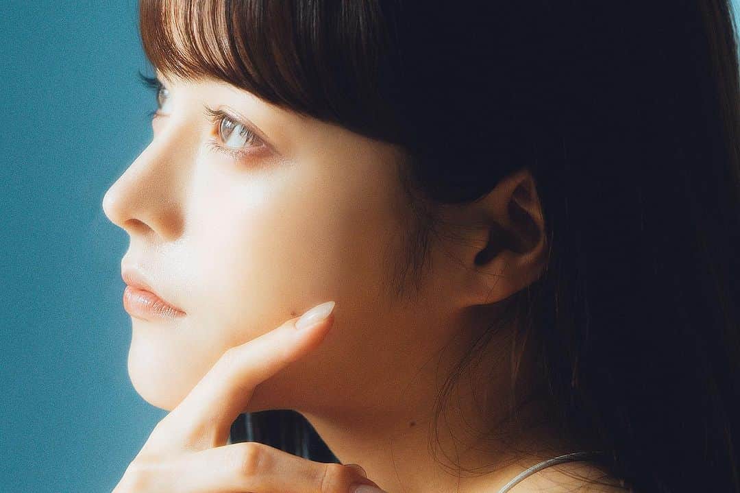 荒眞人のインスタグラム：「Studio  #あの日の心を映して   model: @chocochoco1137   撮影のご依頼はDMにて お受けいたします。  ウェディングのご依頼は @arca.wedding   へお願いいたします。  私のオリジナルプリセットは @curbonjp のHP もしくはプロフィールの リンクから ご購入可能です。  ＝＝＝＝＝＝＝  New Lightroom preset release!!  Also, from this time Overseas sales are now possible!  Therefore, living abroad will be available for purchase.  You can buy it from the link in my profile. @arca_0105」