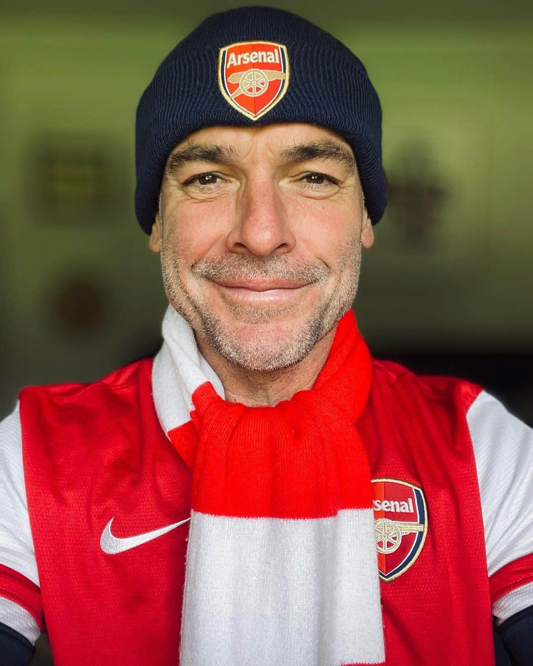 ポール・ブラックソーンのインスタグラム：「Some things in life are very, very important. #arsenalvspurs is one of them. #COYG paint North London red…」