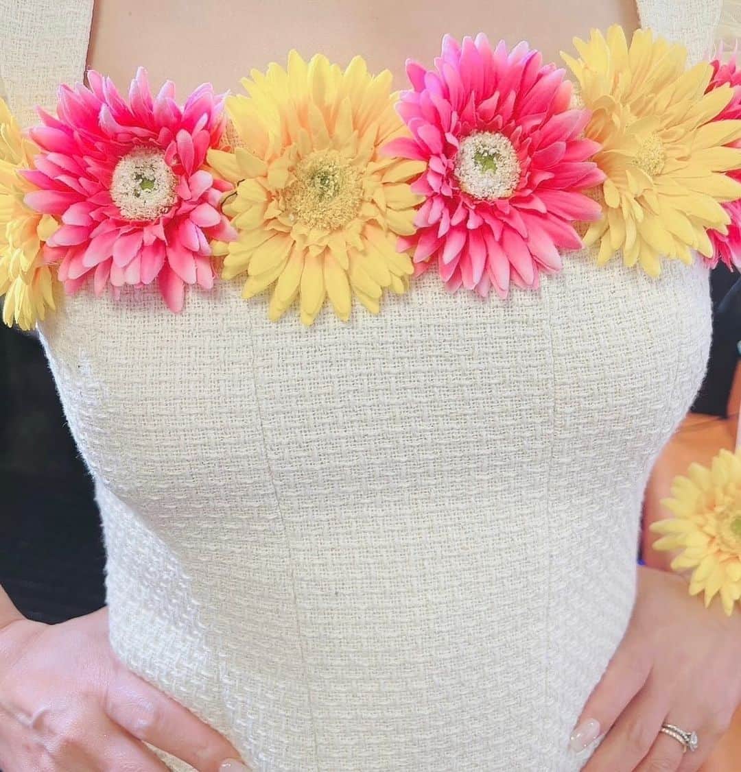 渡辺美奈代さんのインスタグラム写真 - (渡辺美奈代Instagram)「2023 BDLIVE衣装  昼の部❶  セットアップ・・・muu  #live衣装  #セットアップ  #muu  #衣装」9月24日 21時33分 - watanabe_minayo