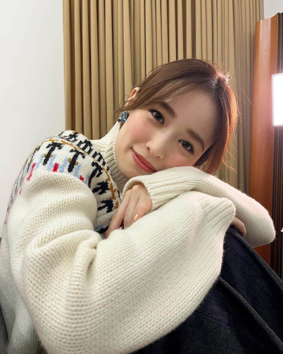 泉里香のインスタグラム：「そろそろニット着たいなぁ..🧶🍂」