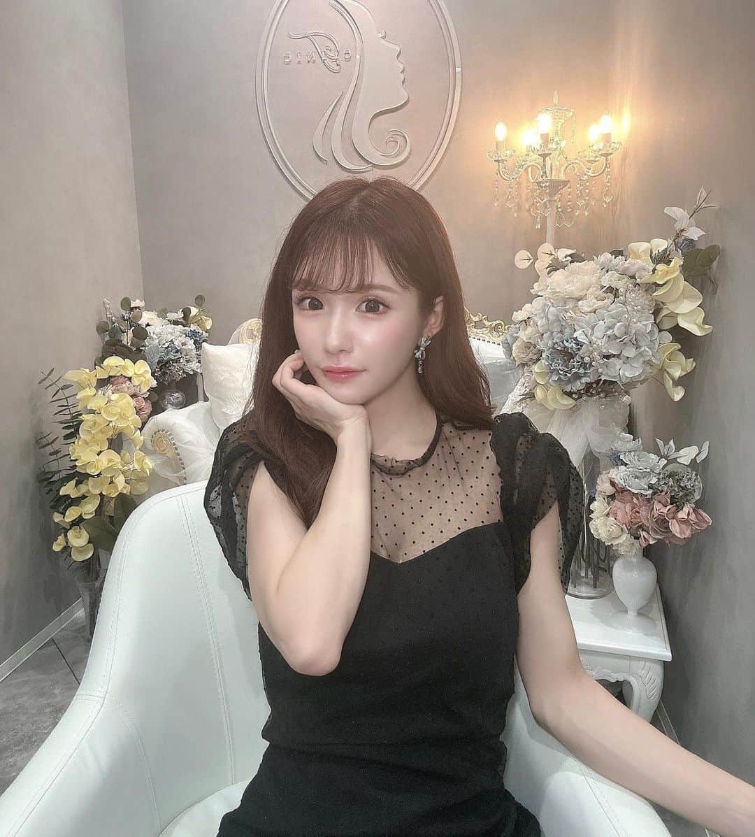 にゃいりんのインスタグラム：「昨日インスタライブ見てくれた人ありがとう🤍 糸リフト.ポテンツァ.ハイドラジェントル.ほくろ除去受けた直後のリアルな様子をお届けできたかと思います🤍 経過のせるのでお楽しみに🐇 ご予約はプロフィールリンクのTCLINIC公式から🤍  haircolor&パルエクステ： @riholog1001 eyelashes： @eri_eyeroom @eyeroom_mira  ネイル： @keromisan_0710」