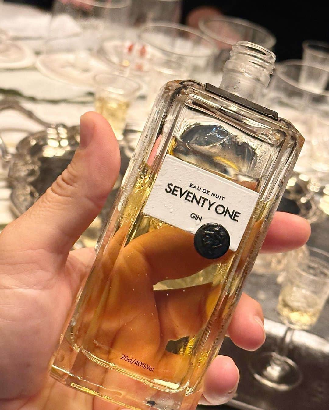 マート・アラスさんのインスタグラム写真 - (マート・アラスInstagram)「SEVENTY ONE  “The Night Flask”  I'm thrilled to announce that, after two years since the launch of the SEVENTY ONE, I have created a 200 ml smaller bottle and named it the 'night flask.'  It's incredible when kept frozen cold  for those nocturnal moments I adore.」9月24日 21時46分 - mertalas