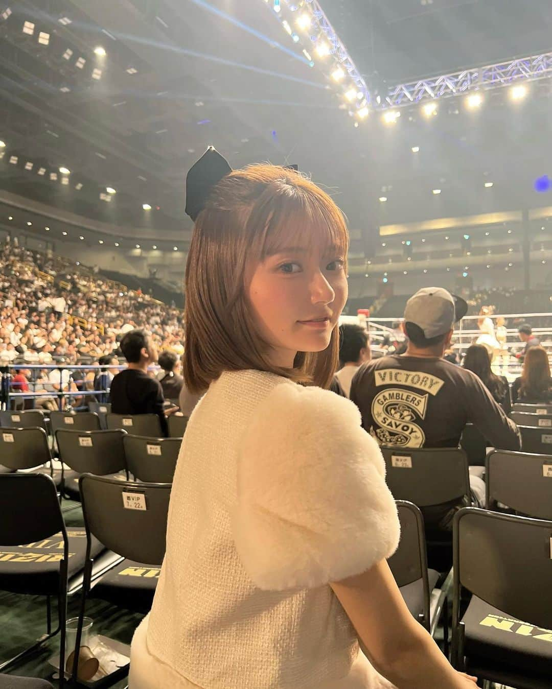 石綿日向子のインスタグラム：「RIZIN44👶🏻🥊 関係者の皆様と観に行かせて 頂きましたー！ 今回は出演者としてではないので 試合をガッツリ見れた🙆‍♂️⭕️👀  超、盛り上がったー、！！ 気づいたら声出てた😭  またベビクレが入場曲を歌わせて頂く際はぜひ皆様、生で試合を観に行こう！  #RIZIN」