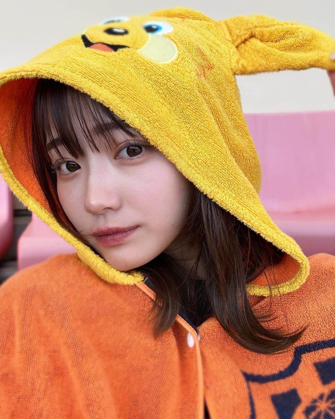 のインスタグラム：「今日のわたしです . 最近アイメイクをしっかりするようにしたら イメージ変わることに気付きまして。 みんなの使ってるマスカラ知りたいな〜 あと、ファンデ使わずコンシーラーでなんとかしてるので 乾燥肌にあうファンデ知りたい🥹」