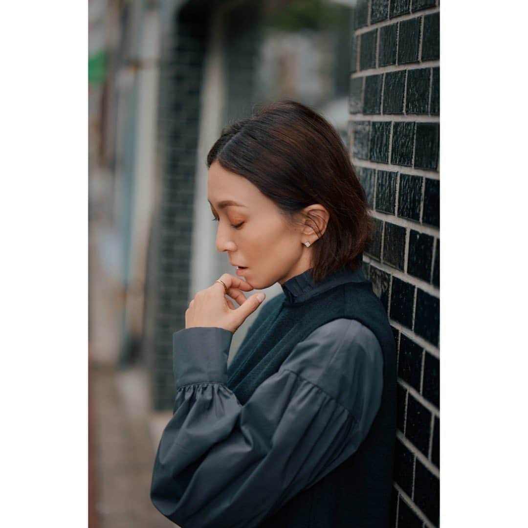 高橋志津奈のインスタグラム：「@milaowen_official の連載見ていただけたでしょーか。 今回もスタッフの皆さんに素敵にしていただきました✨✨✨ . 今期ね、スカート履きたい欲があるので、そんなとき役立つトップスをご紹介してます😊 . 是非見てね❤︎ . @ke___ke______  @masaakifukugawa  . Thank  you! . #shizunascoordinate」