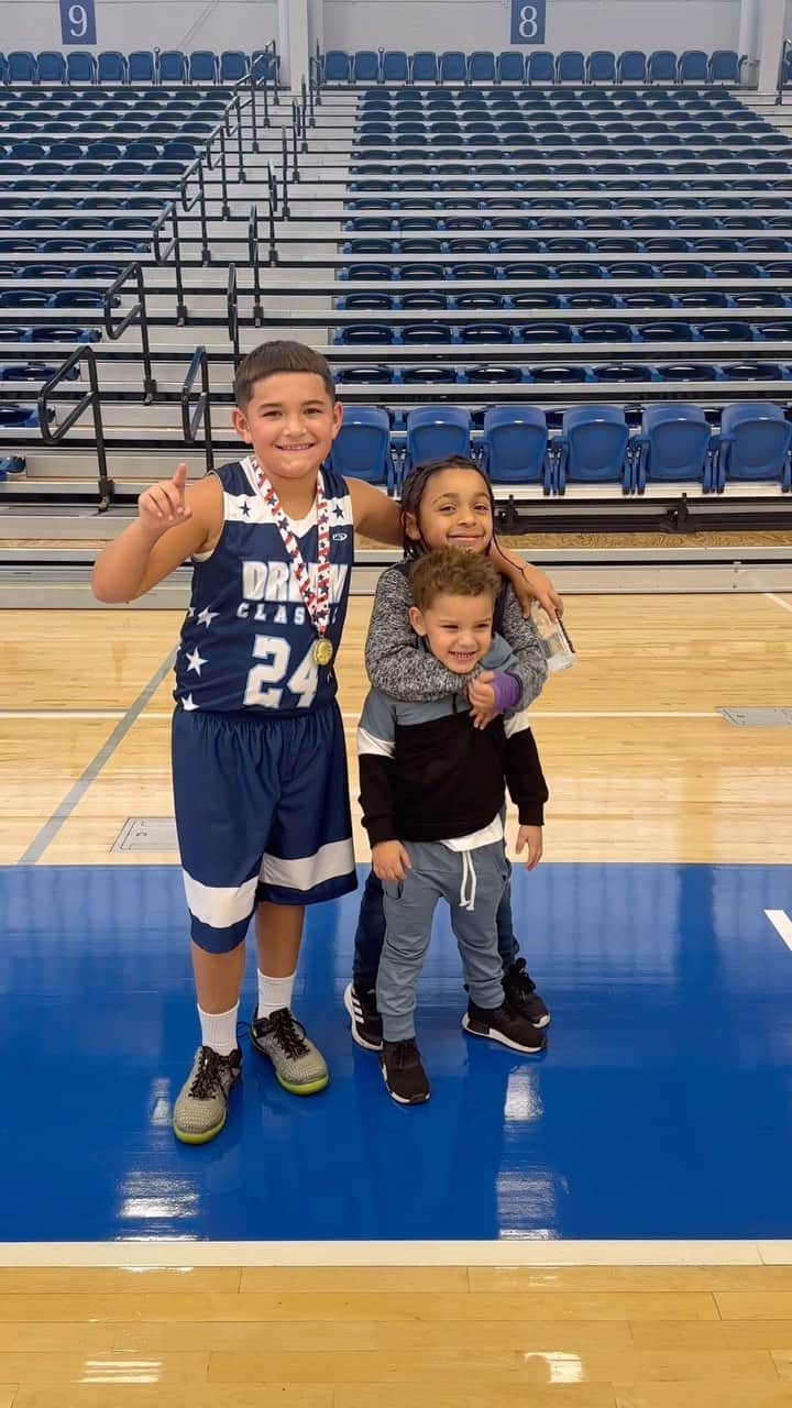 カイリン・ローリーのインスタグラム：「Showcase weekend 🏀🥇 @lincmarroquin」