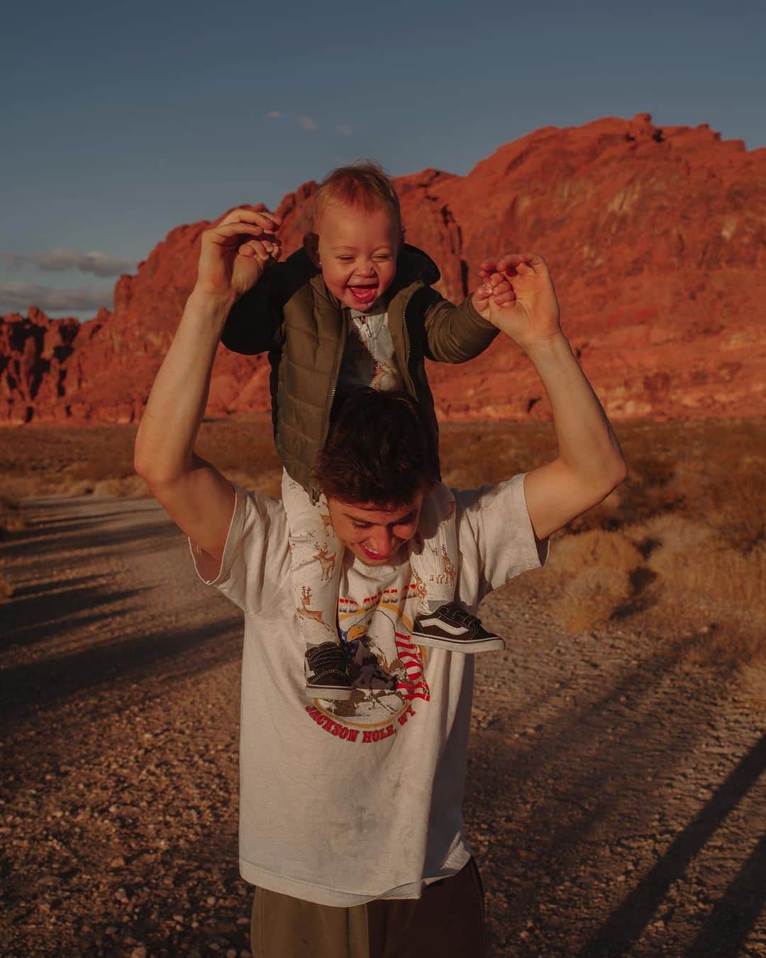 ナッシュ・グリアのインスタグラム：「Malakai is FOUR today 🥳🥹」
