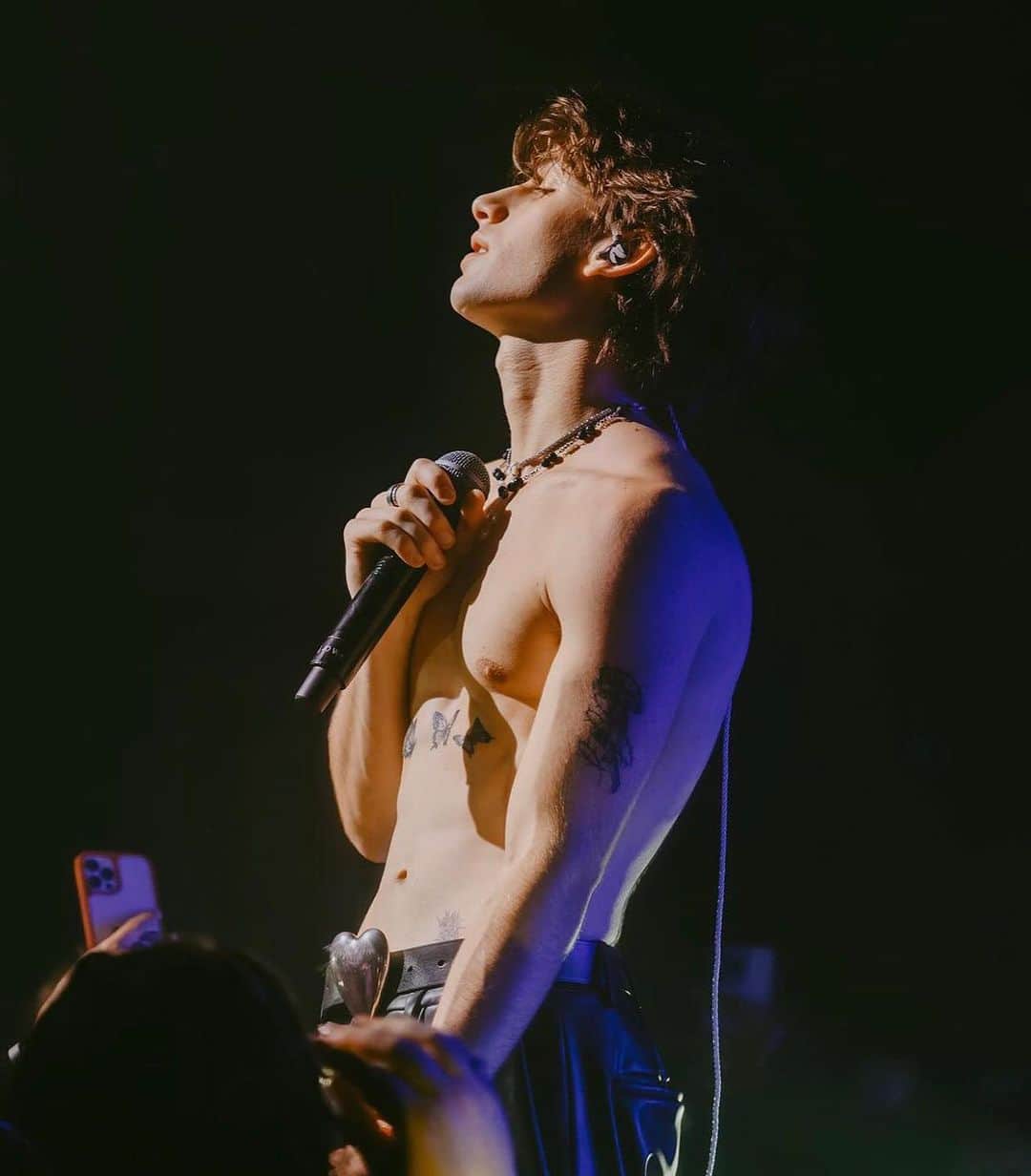 ジョニー・オーランドさんのインスタグラム写真 - (ジョニー・オーランドInstagram)「So excited to bring The Ride Tour to Asia in November with my friend @youlovegus! Tickets are going quick grab em while you can <3」9月25日 7時26分 - johnnyorlando
