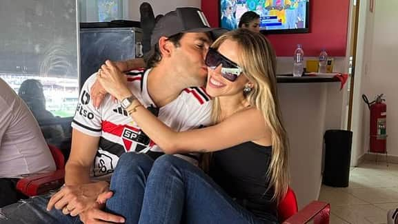 カカさんのインスタグラム写真 - (カカInstagram)「Porque @saopaulofc é sentimento , que jamais acabará!!   Eu te amo tricolor ❤️🤍🖤   Te amo futebol ⚽️」9月25日 7時45分 - kaka