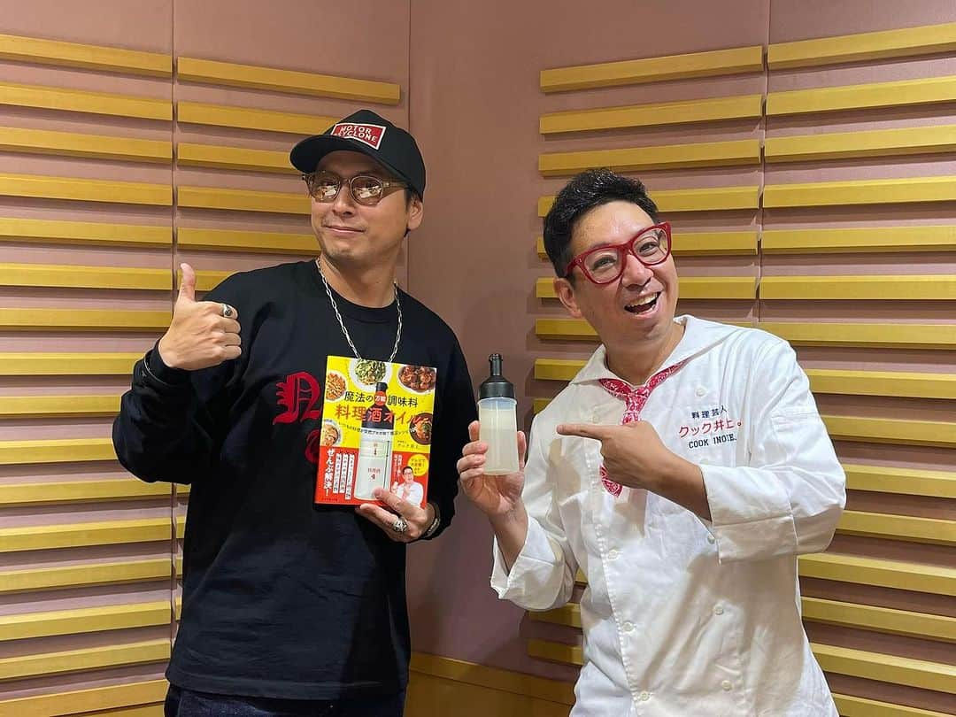 クック井上。さんのインスタグラム写真 - (クック井上。Instagram)「三代目J SOUL BROTHERS山下健二郎さんと楽しい餃子トークお届けした模様がradikoで配信開始！是非お聴き下さい🥟  🎧ニッポン放送【三代目 J SOUL BROTHERS 山下健二郎のZERO BASE】  https://radiko.jp/share/?t=20230924214000&sid=LFR  楽しく食と喋りを混ぜ混ぜ！来週日曜日21:40〜も出演予定📻 FM93/AM1242ラジオ・radikoからお聴きください🎧  #ラジオ #ニッポン放送 #radiko #三代目 #三代目jsb #三代目jsoulbrothers #山下健二郎 #料理酒オイル #料理 #簡単料理 #料理レシピ #簡単レシピ #料理酒 #オイル #餃子 #野菜ソムリエ #アスリートフードマイスター #フードコーディネーター #食育インストラクター #bbqインストラクター #こども成育インストラクター #料理好きな人と繋がりたい #餃子好きな人と繋がりたい  #料理研究家 #料理男子 #料理芸人 #餃子芸人 #クック井上。」9月25日 7時58分 - cook_inoue