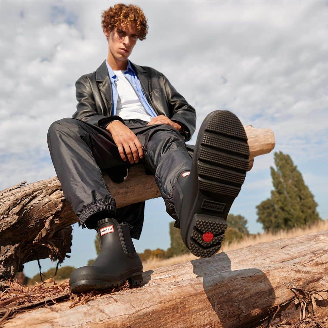 ハンターブーツのインスタグラム：「Kicking back with #HunterBoots.」