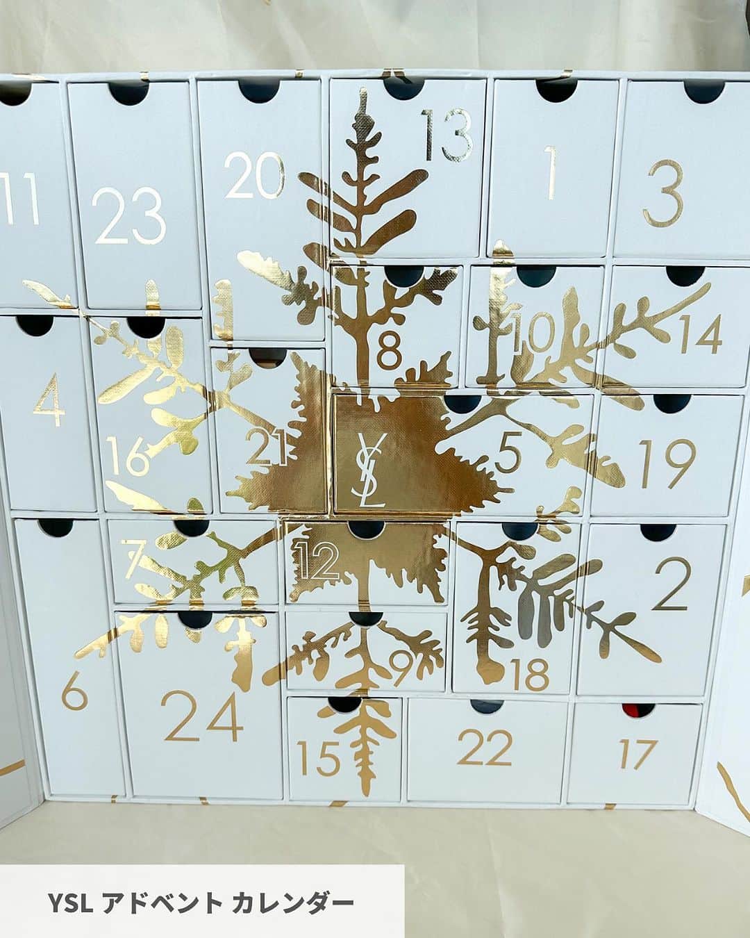 VOCE編集部さんのインスタグラム写真 - (VOCE編集部Instagram)「【#イヴサンローラン ホリデー💝】クリスマスまでカウントダウンが楽しめる😍 アドベントカレンダーが登場🎉  イヴ・サンローランから、クリスマスまでの25日間、わくわくがとまらないアドベントカレンダーが登場✨🎁 さらに、ミニ リップセットなど、自分へのご褒美やギフトにぴったりの限定コフレも登場しますよ😍👏🏻 写真を参考にお気に入りのアイテムを見つけて！  ーーーーーーーーーーーーーーーーーーーーー 🎄YSL アドベント カレンダー 全1種 ￥66000 (税込)【一部店舗限定品】  ブランドの人気アイテムの現品と、メイクアップ、スキンケア、フレグランスなど人気ミニアイテム計24点がドロワーに入ったアドベントカレンダーが限定登場✨ ボックスもラインナップも超豪華！ ホリデーシーズンをさらなるときめきで彩ってくれるアドベントカレンダーです🥰 クリスマスのカウントダウンを楽しんでみて。  ☑︎11/8公式オンラインブティック/表参道フラッグシップ ブティック数量限定発売 ☑︎10/25より公式オンライン ブティック/表参道フラッグシップ ブティックにて予約開始  ーーーーーーーーーーーーーーーーーーーーー 🎄YSL ミニ リップセット 全1種 ￥10450 (税込)【限定品】  YSL定番人気の「ルージュ ヴォリュプテ シャイン」と、サテンのツヤとピュアな発色が続く「ルージュ ピュールクチュール」🫧💗 2種類のミニサイズリップのセットが、ラグジュアリーなポーチと共にコフレとして登場。  【セット内容】 ⚫︎ルージュ ヴォリュプテ シャイン150 ▷スウォッチあり ⚫︎ミニ ルージュピュールクチュール RM ⚫︎ミニ ルージュピュールクチュール NM ⚫︎ポーチ  ☑︎11/17全国数量限定発売予定（ビューティセレクトショップを含む） ☑︎11/8公式オンラインブティック/表参道フラッグシップ ブティック数量限定発売  ーーーーーーーーーーーーーーーーーーーーー 【写真にはありませんが、こちらも登場💁🏻‍♀️】  🎄YSL ミニ フレグランスセット 全1種 ￥13420 (税込)【限定品】 ☑︎11/17全国数量限定発売予定（ビューティセレクトショップを含む） ☑︎11/8公式オンラインプティック／表参道フラッグシップブティック数量限定発売  🎄YSL モン パリ オーデパルファムセット 全1種 ￥20790 (税込)【限定品】 ☑︎11/17全国数量限定発売予定（ビューティセレクトショップを含む） ☑︎11/8公式オンラインブティック／表参道フラッグシップブティック数量限定発売  🎄YSL ブラック OP オーデパルファムセット 全1種 ￥16610 (税込)【限定品】 ☑︎11/17全国数量限定発売予定（ビューティセレクトショップを含む） ☑︎11/8公式オンラインブティック／表参道フラッグシッププティック数量限定発売  🎄YSL ラディアント タッチセット 全1種 ￥8250 (税込)【限定品】 ☑︎11/17公式オンラインブティック／ー部オンライン店舗限定  (インスタ担当T) ーーーーーーーーーーーーーーーーーーーーー VOCEのInstagramでは新作コスメ情報やメイクテク、撮影舞台裏を毎日お届け！ぜひフォロー&チェックして！！ 👉＠vocemagazine  #voce #vocemagazine #新作コスメ #美容好きさんと繋がりたい #コスメ好きな人と繋がりたい #ysllipstick #yslperfume #艶肌 #ツヤリップ #うるおいリップ #マスカラ #アイメイク #アドベントカレンダー #クリスマスコフレ2023 #ホリデーコレクション2023 #yslbeauty #YSL」9月25日 8時05分 - vocemagazine