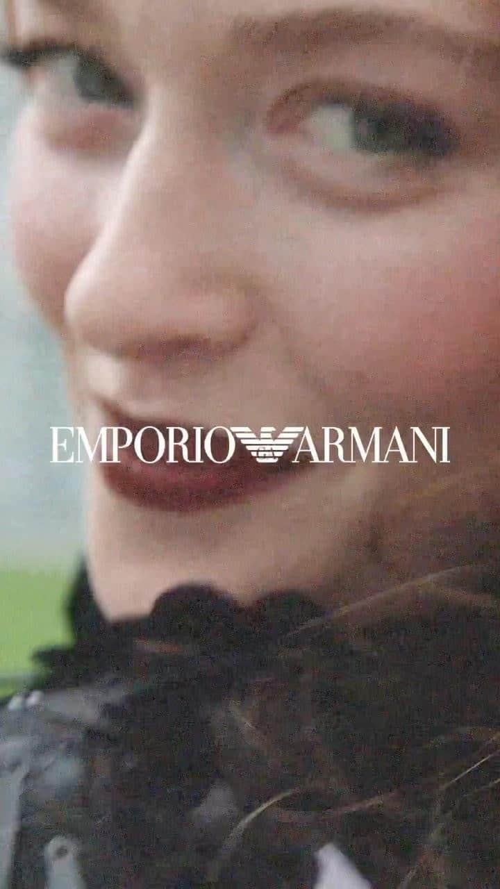 Larsen Thompsonのインスタグラム：「Taking you BTS with me to @emporioarmani spring/summer 2024 show🖤」