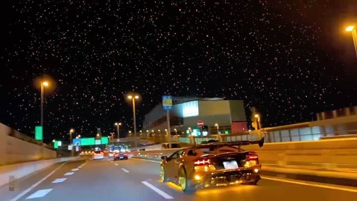 諸星伸一のインスタグラム：「⭐️特攻の特効薬⭐️  特攻の阿部ちゃんに 特効薬いただき飲んだけど めっちゃ酸っぱかった😂  #lamborghini #ランボルギーニ #morohoshi #諸星伸一 #fightingstar #ファイティングスター #fsbk #世界最強モロックマ #世界最強諸星一家 #諸星一家 #powercraft  #lexani #lexanijapan #rockford #tokyo #japan」