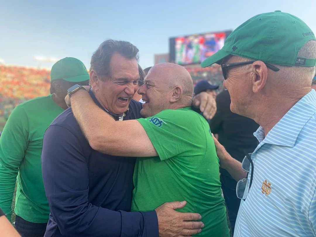 ディーン・ノリスさんのインスタグラム写真 - (ディーン・ノリスInstagram)「On the sidelines for a great #ND game. Bad ending but great game. Got to hang with some legends . Joe Theisman, Tim Brown, Chris Zorich, Jerome Bettis. #notredamefootball  #goirish」9月25日 8時36分 - deanjnorris