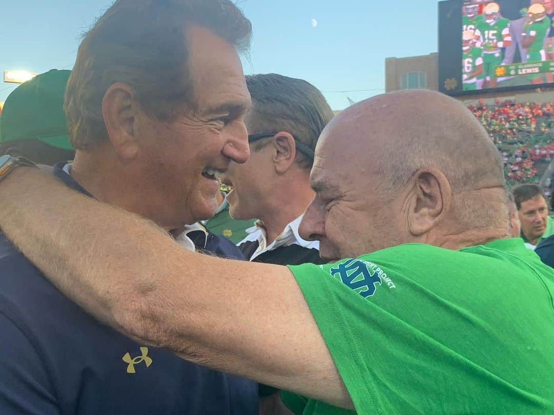 ディーン・ノリスさんのインスタグラム写真 - (ディーン・ノリスInstagram)「On the sidelines for a great #ND game. Bad ending but great game. Got to hang with some legends . Joe Theisman, Tim Brown, Chris Zorich, Jerome Bettis. #notredamefootball  #goirish」9月25日 8時36分 - deanjnorris