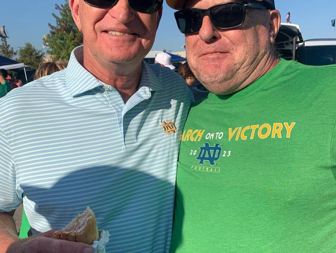 ディーン・ノリスさんのインスタグラム写真 - (ディーン・ノリスInstagram)「On the sidelines for a great #ND game. Bad ending but great game. Got to hang with some legends . Joe Theisman, Tim Brown, Chris Zorich, Jerome Bettis. #notredamefootball  #goirish」9月25日 8時36分 - deanjnorris