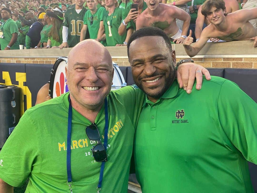 ディーン・ノリスさんのインスタグラム写真 - (ディーン・ノリスInstagram)「On the sidelines for a great #ND game. Bad ending but great game. Got to hang with some legends . Joe Theisman, Tim Brown, Chris Zorich, Jerome Bettis. #notredamefootball  #goirish」9月25日 8時36分 - deanjnorris