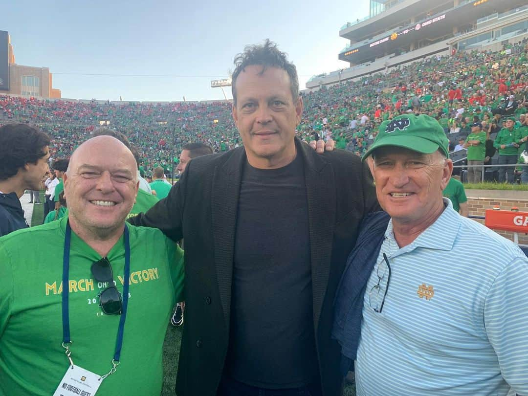 ディーン・ノリスさんのインスタグラム写真 - (ディーン・ノリスInstagram)「On the sidelines for a great #ND game. Bad ending but great game. Got to hang with some legends . Joe Theisman, Tim Brown, Chris Zorich, Jerome Bettis. #notredamefootball  #goirish」9月25日 8時36分 - deanjnorris