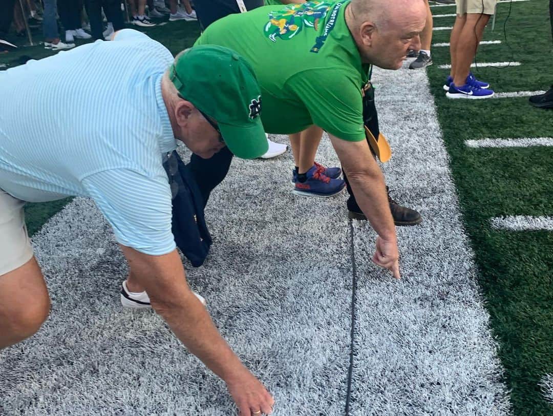 ディーン・ノリスさんのインスタグラム写真 - (ディーン・ノリスInstagram)「On the sidelines for a great #ND game. Bad ending but great game. Got to hang with some legends . Joe Theisman, Tim Brown, Chris Zorich, Jerome Bettis. #notredamefootball  #goirish」9月25日 8時36分 - deanjnorris