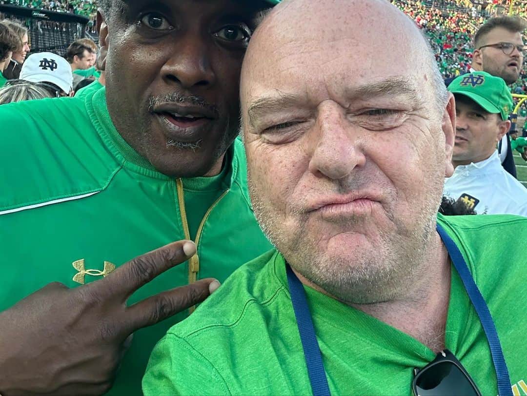 ディーン・ノリスさんのインスタグラム写真 - (ディーン・ノリスInstagram)「On the sidelines for a great #ND game. Bad ending but great game. Got to hang with some legends . Joe Theisman, Tim Brown, Chris Zorich, Jerome Bettis. #notredamefootball  #goirish」9月25日 8時36分 - deanjnorris