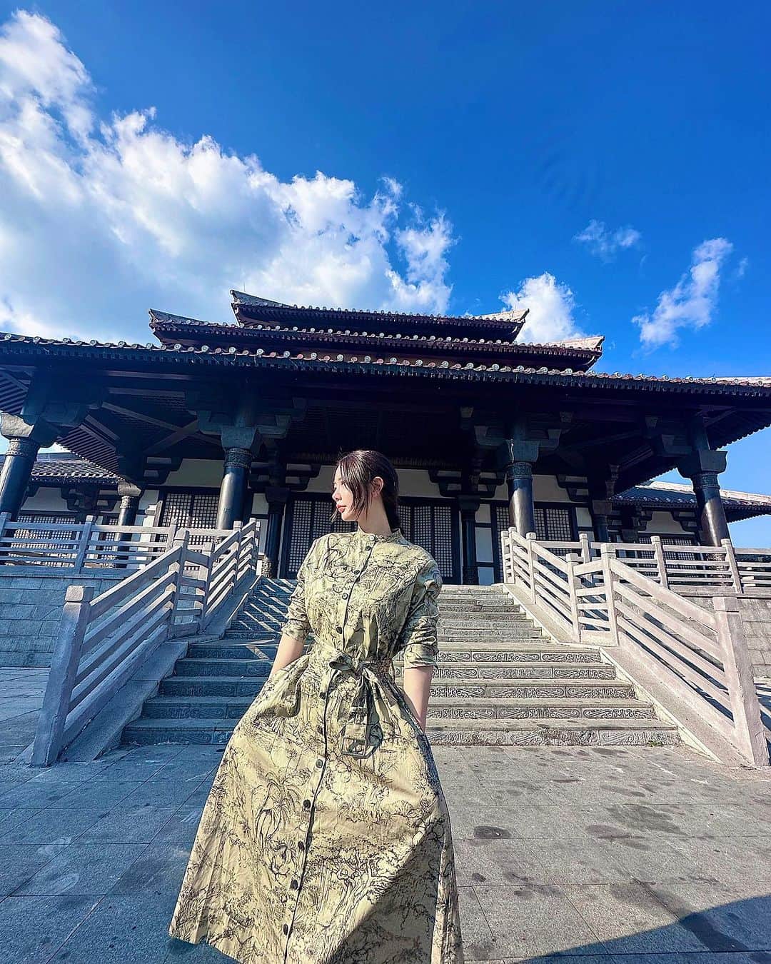 クララのインスタグラム：「💙🌥️」