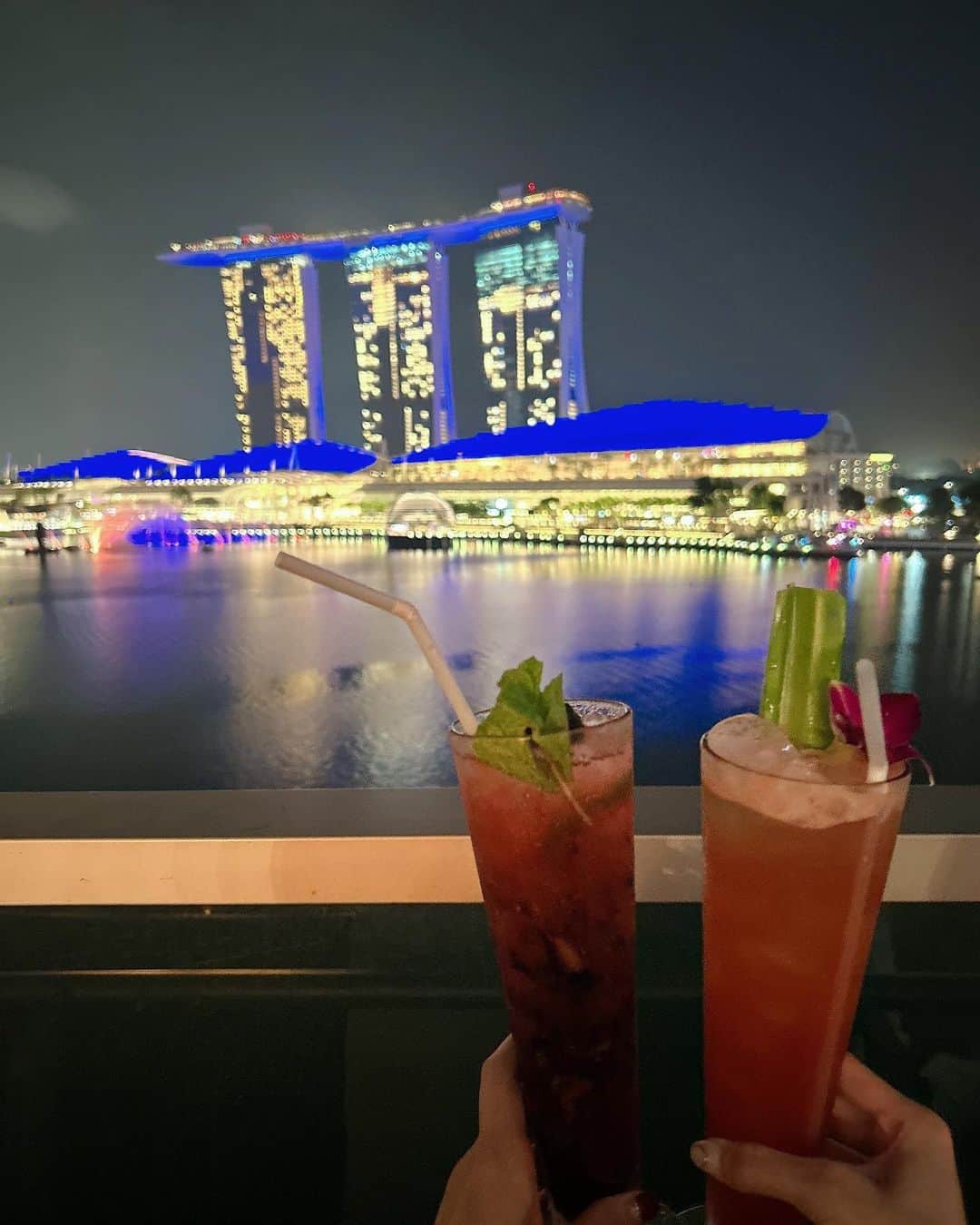 太田理恵さんのインスタグラム写真 - (太田理恵Instagram)「初めてのシンガポール、最高過ぎた、、、🥺❤️  #シンガポール　#シンガポール旅行 #女子旅　#マリーナベイサンズ　#lantern #marinabaysands #singapore」9月24日 23時39分 - rie_ota_0622