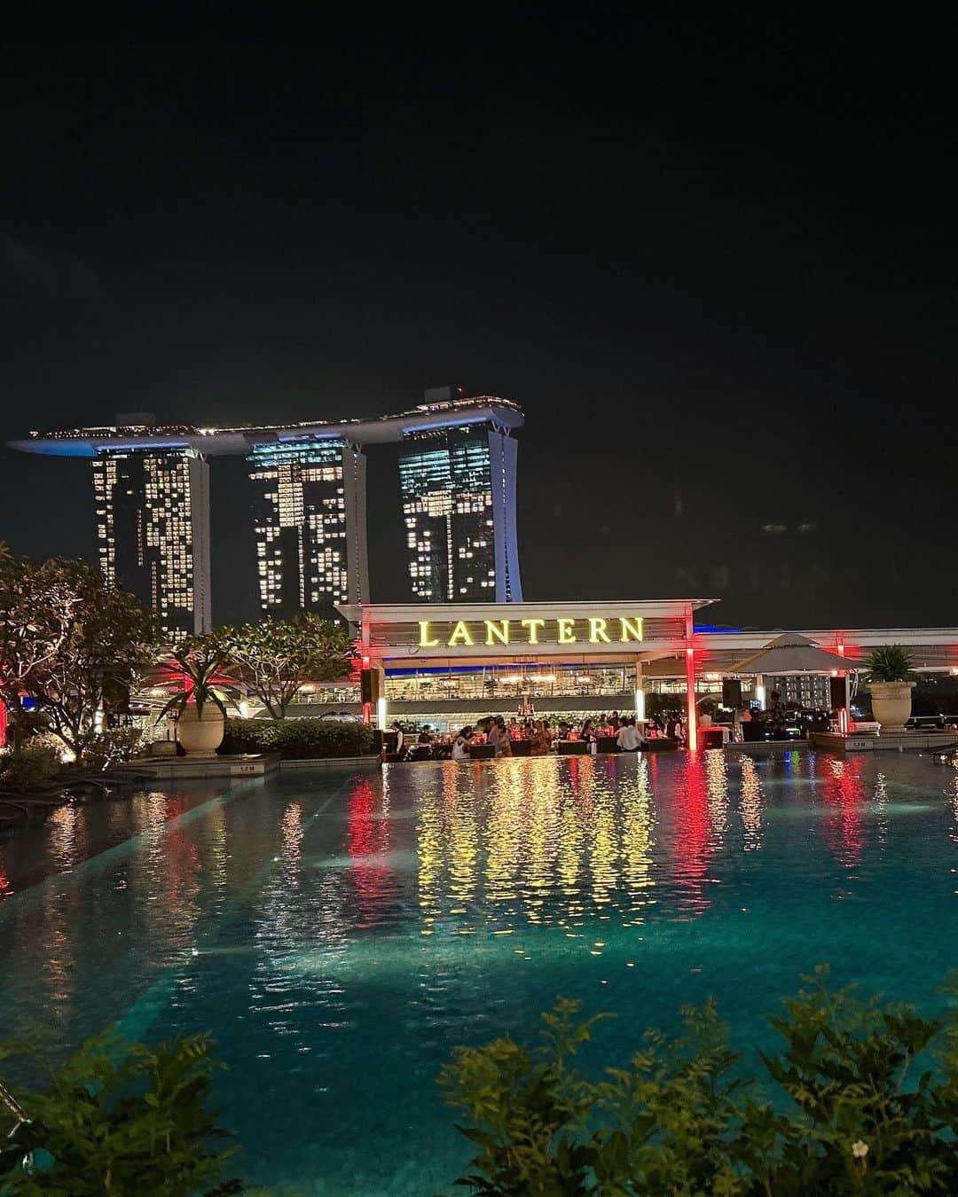 太田理恵さんのインスタグラム写真 - (太田理恵Instagram)「初めてのシンガポール、最高過ぎた、、、🥺❤️  #シンガポール　#シンガポール旅行 #女子旅　#マリーナベイサンズ　#lantern #marinabaysands #singapore」9月24日 23時39分 - rie_ota_0622
