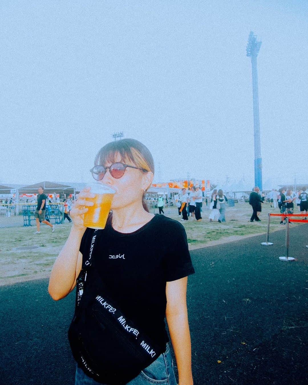 熊田和花のインスタグラム：「🍺+🍺＝🍻  ロッキンの時撮ってもらってたビアフォト〜  photo by @inagakiruriko」