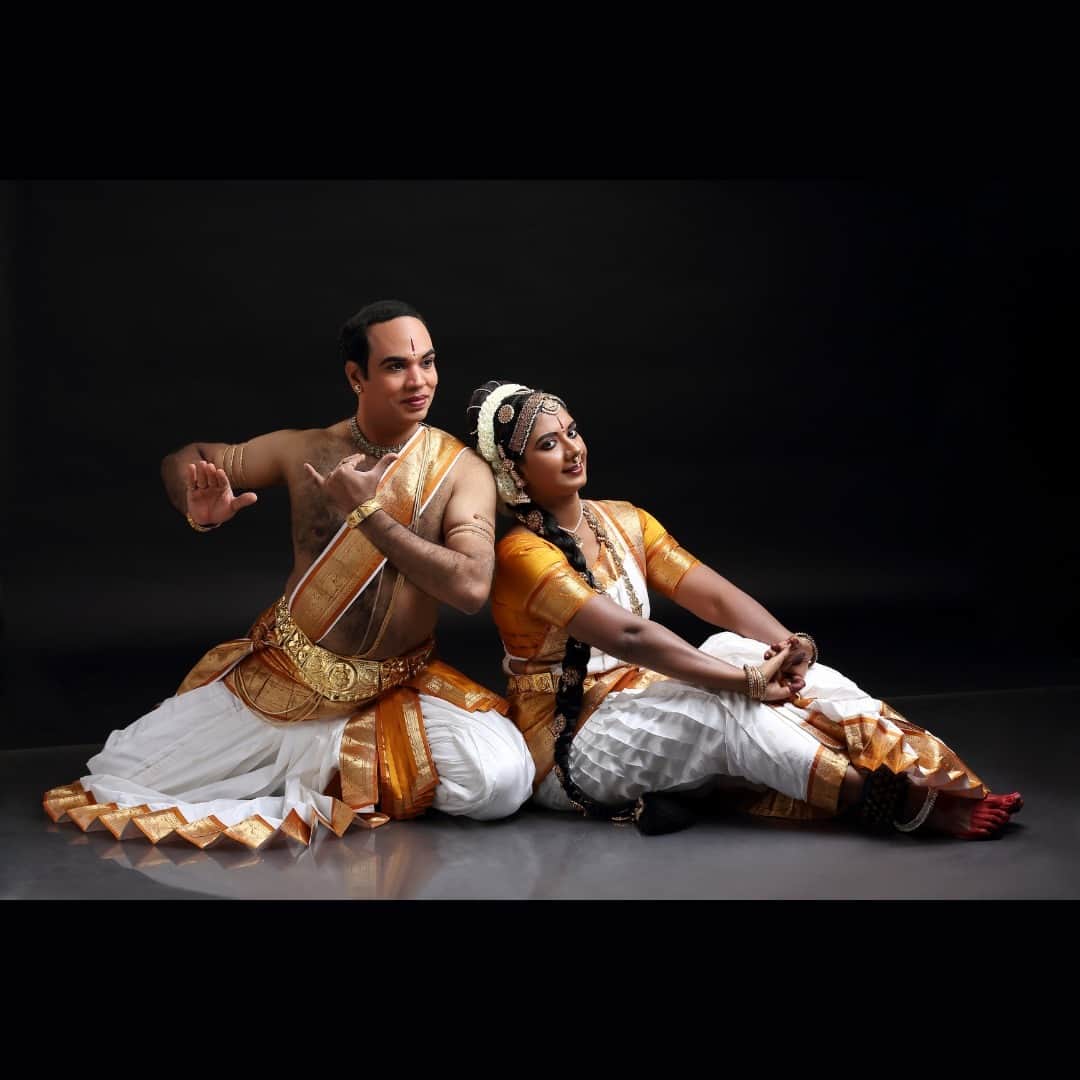 フィラデルフィア美術館さんのインスタグラム写真 - (フィラデルフィア美術館Instagram)「Experience the Indian dance tradition of Kuchipudi, an Indigenous classical dance form of the dance-drama tradition, originating from the Indian village of Kuchipudi in Andhra Pradesh. Jaikishore and Padmavani Mosalikanti will demonstrate different facets and aspects of Kuchipudi dance forms and explain some of the technicalities and nuances, followed by time for Q&A.   Organized in partnership with @srutiphila. This is a free, drop in program on Friday Sept. 29 from 6:30-7:30pm - arrive 15 minutes early to secure a seat!  Learn more at the link in our bio.   Images courtesy of the performers.   #kuchipudi #dance #philamuseum #srutiphila」9月24日 23時46分 - philamuseum