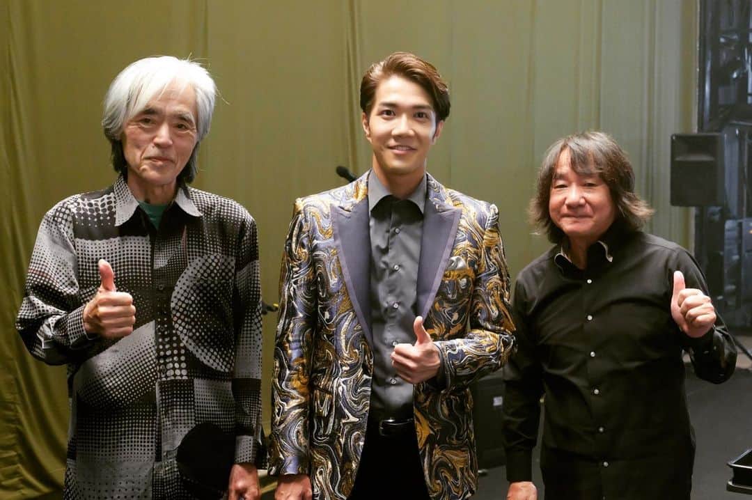のインスタグラム：「演歌・歌謡曲ツアー 島根公演🎤✨ 今回もめちゃめちゃ楽しませてもらいました！2年ぶりの島根県、またお邪魔させてもらえるように頑張ります😎👍 次回はいよいよツアーファイナル！ 9/28(木) 熊本県にお邪魔します！  #演歌歌謡曲ツアー #全国ツアー #島根県 #島根県芸術文化センター #ありがとうございました #handsmade #陽はまた昇る #中澤卓也」