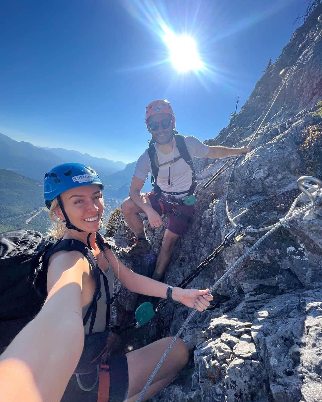 Zanna Van Dijkさんのインスタグラム写真 - (Zanna Van DijkInstagram)「Banff Photo Dump + TIPS 🇨🇦   Hit SAVE + TAG your adventure buddy! ⛰️   We couldn’t visit Canada and not experience the iconic landscapes and lakes of Banff national park. It’s definitely a more popular destination and for good reason - it is STUNNING! 🤩   🥾 Hike: I highly recommend exploring the trails around the main attractions (like Lake Louise/Moraine) as you’ll often get better views and escape the crowds. Here are some of our favourite routes: ➡️ Little Beehive Lookout (above Lake Louise) ➡️ Eiffel Lake (from Lake Moraine)  ➡️ Cirque Peak via Helen Lake (our favourite hike, very spicy & scrambly)  🧗‍♀️ Climb: If you want to try via ferrata for the first time, check out the Mount Norquay route on the peaks above Banff. You get a guide & it’s perfect for beginners!  🌊 Swim: We swam every day, our favourite spots for a dip included: ➡️ Helen Lake  ➡️ Eiffel Lake  ➡️ Two Jack Lake  These three are not as glacial as many lakes in Banff, but still cold and refreshing.  🚗 Travel: You definitely need a car to get around and access many trailheads. Some great scenic roads include: ➡️ Icefields Parkway  ➡️ Bow Valley Parkway   🏨 Stay: We stayed at @basecampsuitesbanff. Each room has its own kitchenette, which is super useful when you’re prepping your own breakfasts & packed lunches every day.  LOTS more info will be in my full Banff travel guide on my website in a few weeks 🥰🇨🇦 #banff #banffnationalpark #banffcanada #banffalberta #banfflife #albertacanada #explorealberta #morainelake」9月24日 23時57分 - zannavandijk