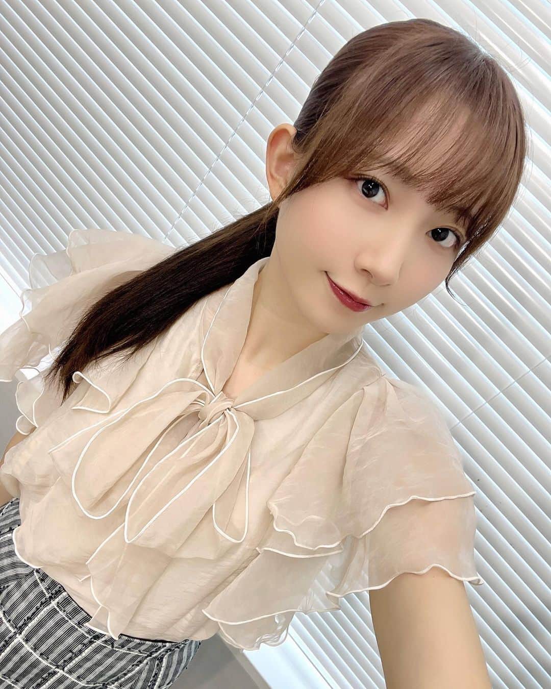 のインスタグラム：「前髪の分け目はその日の気分で決めてる😌 ぱっつん！ #dazzlin」