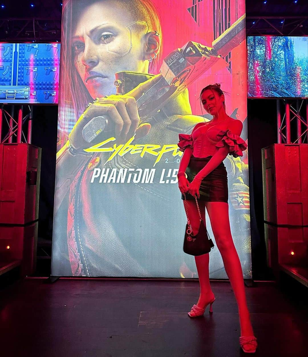 Nadya Antonさんのインスタグラム写真 - (Nadya AntonInstagram)「Cyberpunk 2077: Phantom Liberty Tour,  London 🇬🇧 Once again I have been blessed to be part in the celebration of an amazing journey! Thanks for everybody who made it possible 🎉 ✨ I am aware of the effect I have on women 🫣 ——————— Bendecida una vez mas por poder formar parte de esta gran celebración! Muchísimas gracias a todos los que hacen de esto posible 🎉 -Idris te sigo desde The office 🫣」9月24日 23時59分 - nadyasonika