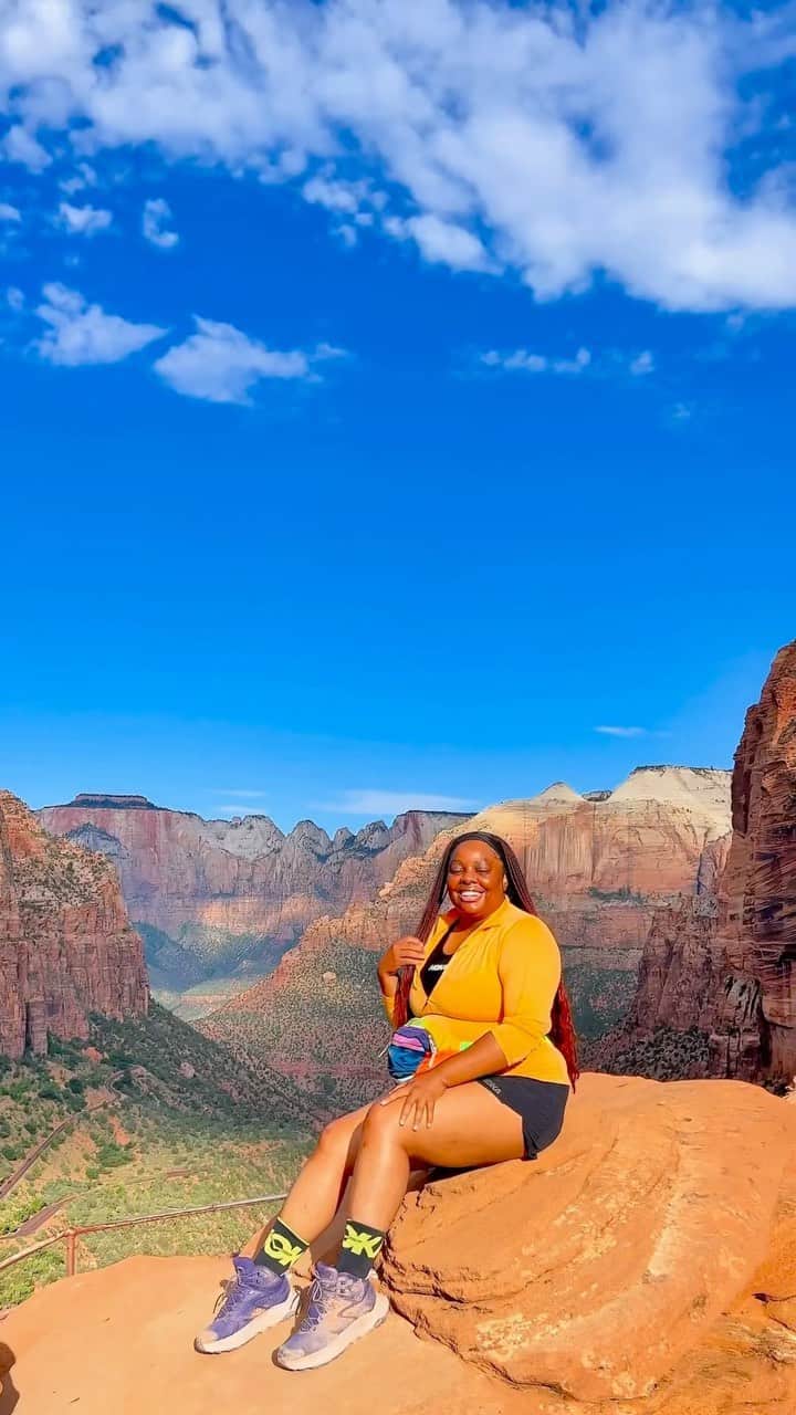 ホカオネオネのインスタグラム：「Although fall is in the air, we’re still thinking about our summer trip to Zion with @autocamp to celebrate the launch of one of our beloved hikers: Anacapa 2 GTX. Kena Peay (@kenapeay) brought us along on Day 2 of the trip. 🥾⛰️ The early wake ups were WORTH IT! 😍   Anacapa 2 GTX is available in low and mid styles at the 🔗 in bio.   #FlyHumanFly #HOKA #Anacapa2GTX #Hiking #HOKATrail」
