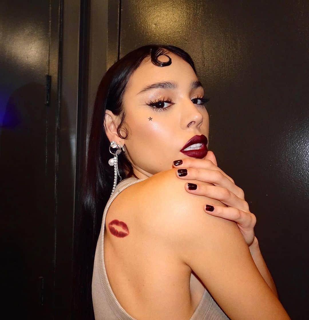 M·A·C Cosmetics BRのインスタグラム：「“Este é um sonho que se tornou realidade… usei M·A·C durante toda a minha vida”, diz @dannapaola – a NOVA M·A·C Girl tornou-se Embaixadora Global da Marca. #MACDannaPaola  Fotógrafo/Cinegrafista: @rafaelarroyo Maquiadora: @emmimua」