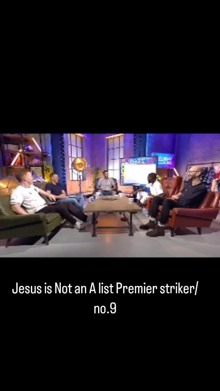 ジェイ・ボスロイドのインスタグラム：「People need to understand, I love Jesus as a player I think he is our 2nd/3rd best player but he is not an A list striker/no.9 A list strikers are clinical, chances like the one he had today he has to score or at the very least hit the target.  Again his all round game is amazing he’s one of the best attacking players in the @premierleague but not as a no.9  WE NEED A NO.9  Osimhen Toney Maybe Vlahovic  #premierleague#football#arsenal#asidas#nike#striker#9#forward」