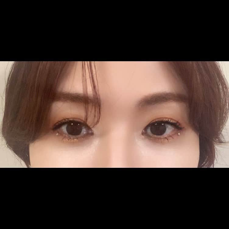 土岐麻子さんのインスタグラム写真 - (土岐麻子Instagram)「３日間6ステージ、音楽性幅広な感じでライブが続いた。  9/22はNight Tempo “Neo Standard” Release Party @ 🗼。  雨が降っていたけど東京タワーからの夜景はとても綺麗で、 それにぴったりな「Silhouette」を歌えて嬉しかった！ 呼んでくれた　@nighttempo さん、そして雨の中集まって盛り上げてくれた皆さん、ありがとうございました！！  3枚目はアイメイク日記。音楽性は幅広いけど目の幅が狭い私は外側にストーンを付けて大きく見せようとした。  #Repost @nighttempo with @use.repost ・・・ Tokyo Tower. すごい雨だったですけど、たくさんの方が来てくださって嬉しかったです！土岐麻子さんと初ライブができて楽しかったです✌️✨  #nighttempo #neostandard #tokiasako #tokyotower #土岐麻子」9月25日 0時28分 - tokiasako