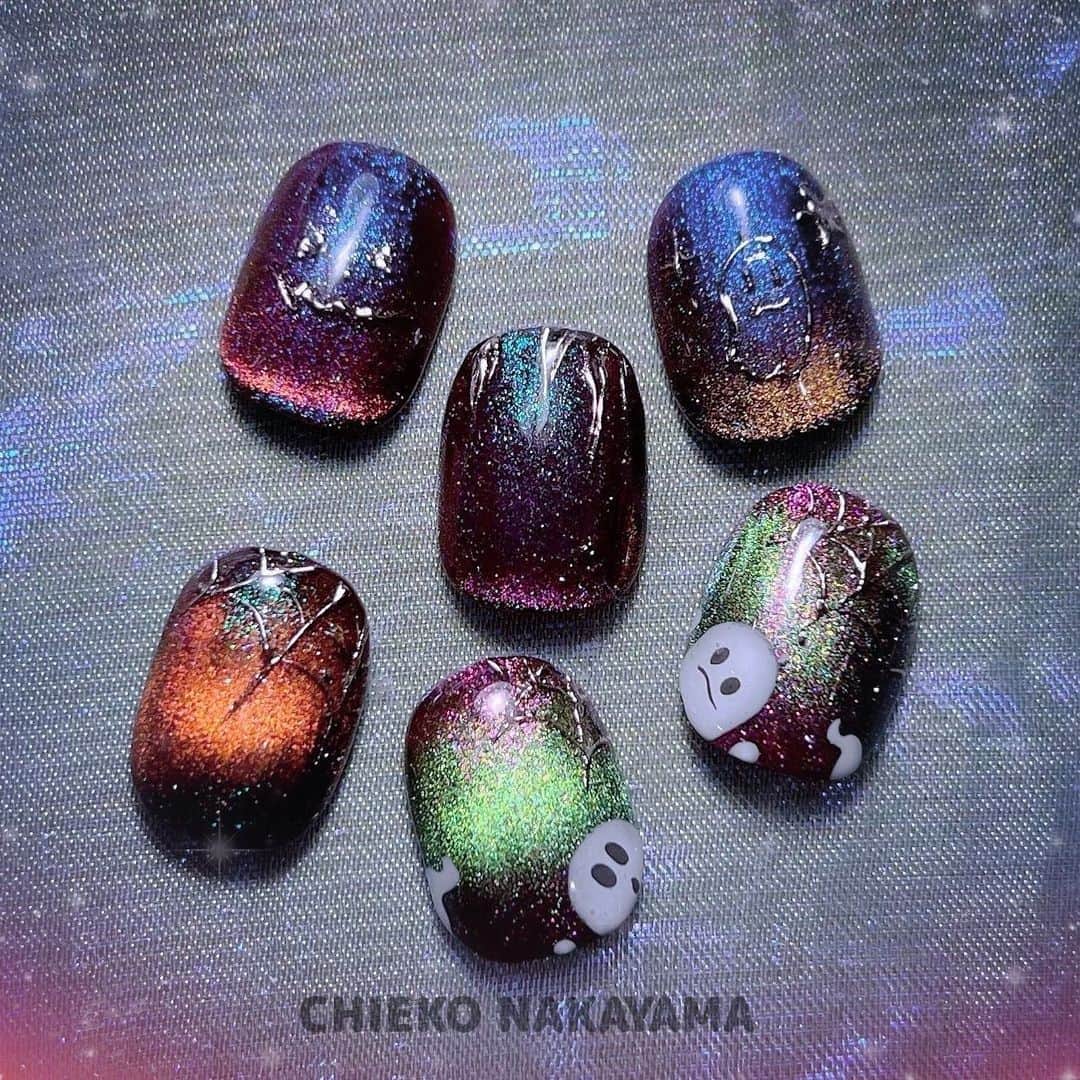 なかやまちえこのインスタグラム：「Halloween.⠀ ⠀ インスタライブの使用商材⠀ @pregel.jp ⠀ @emena_nail.official ⠀  配信は @aby_sharenail から。 #nail #nails #nailart #ネイル #美甲 #ネイルアート  #japanesenailart #manucure #japanesenails #manicurist #gelnails #أظافر #네일아트 #미용  #เพ้นท์เล็บ #artedeuñas #เพ้นท์เล็บเจล #ジェルネイルデザイン #ネイルデザイン #nagelkunst #halloween #ハロウィン #halloweennails #ハロウィンネイル」