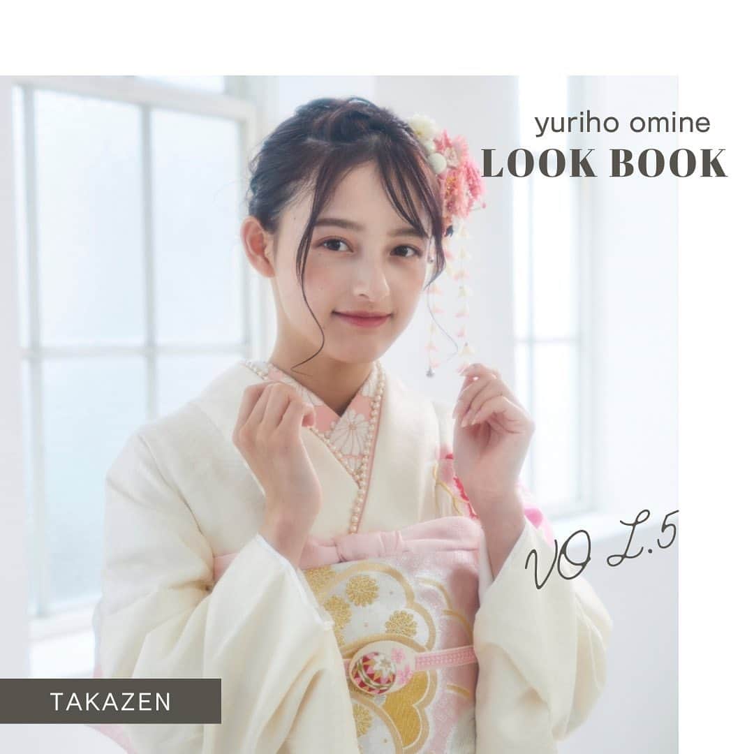 TAKAZENのインスタグラム：「【 2023 NEW LOOK vo.5 】  大峰ユリホちゃんご着用の 大人気！ホワイトカラー🤍 シンプル古典柄お振袖です✨！  上品さ溢れるシンプル古典柄に 可愛らしいピンク色の帯で まとめました^_^🎀  @lespros_yuriho   ご来店のご予約DMからでも🆗です！  ・－・－・－・－・－・－・－・－・－・ TAKAZEN梅田本店 ☎︎ 0120-399-711  #takazen#タカゼン #furisodedoll #フリソデドール #成人式#卒業式 #振袖#袴 #前撮り#成人式前撮り #袴前撮り #ヘアアレンジ#ヘアメイク #ヘアセット #振袖レンタル断トツNO1 #成人式振袖断トツNO1 #振袖レンタル大阪 #大阪振袖レンタル #振袖レンタル #成人式ヘア #振袖ヘア #振袖ヘアアレンジ #振袖髪型 #振袖コーデ #ハタチ #卒業式ヘア  #大阪梅田振袖 #梅田振袖 #大峰ユリホ」