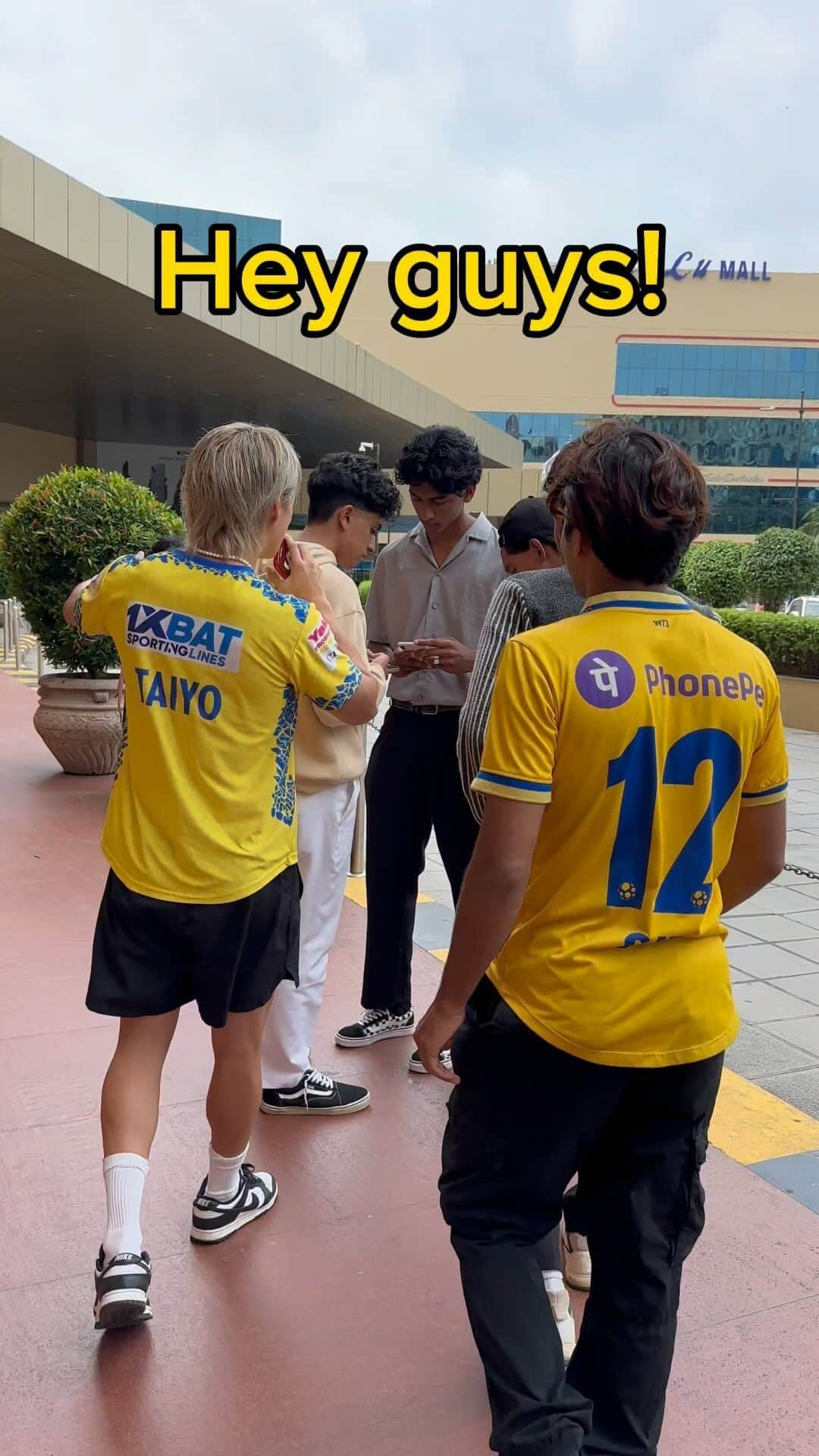 木村太陽のインスタグラム：「If you follow me, present for you🎁  #football #footballskills #footballtraining #영철 #축구#축구선수 #축구유니폼 #sepakbola #sepakboladunia #sepakbolaindonesia #futebol #futebolarte #menggiringbola」